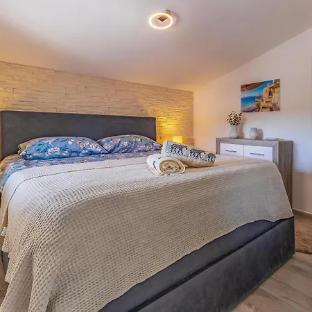 別荘 Beautiful In With Kitchen Kavran