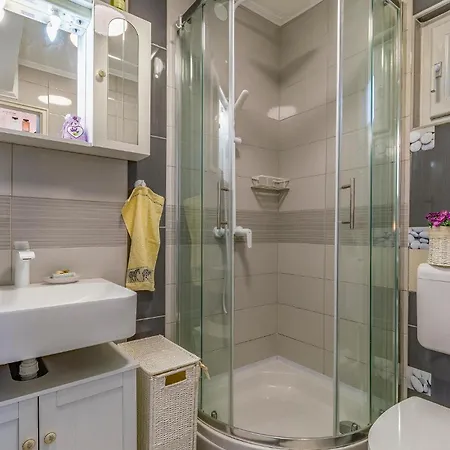 Beautiful In With Kitchen *