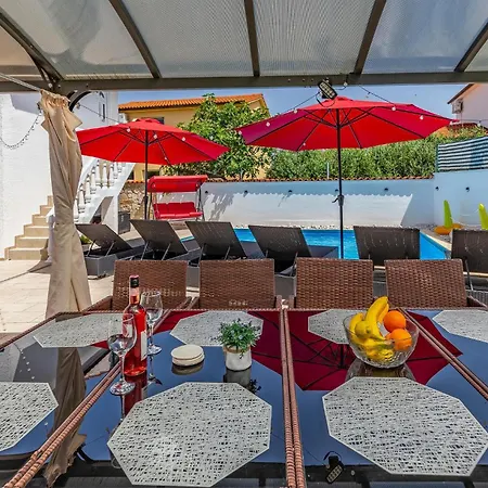 Beautiful In With Kitchen Holiday home