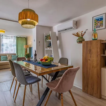 Beautiful In With Kitchen Holiday home *