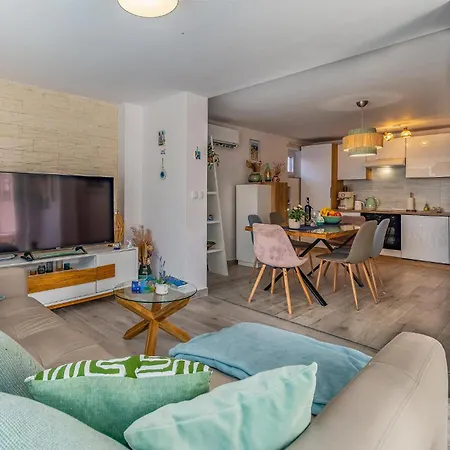 Holiday home Beautiful In With Kitchen *