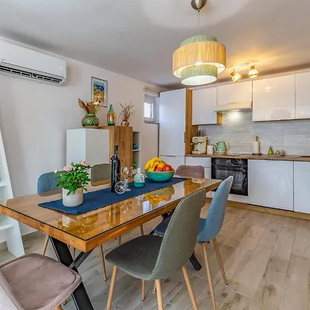 Holiday home Beautiful In With Kitchen Kavran