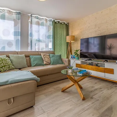 Beautiful In With Kitchen Holiday home